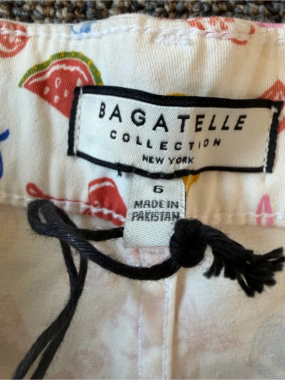 Bagatelle Collection White Fruit-Print Cotton Women’s Chino Shorts Size 6 NWT